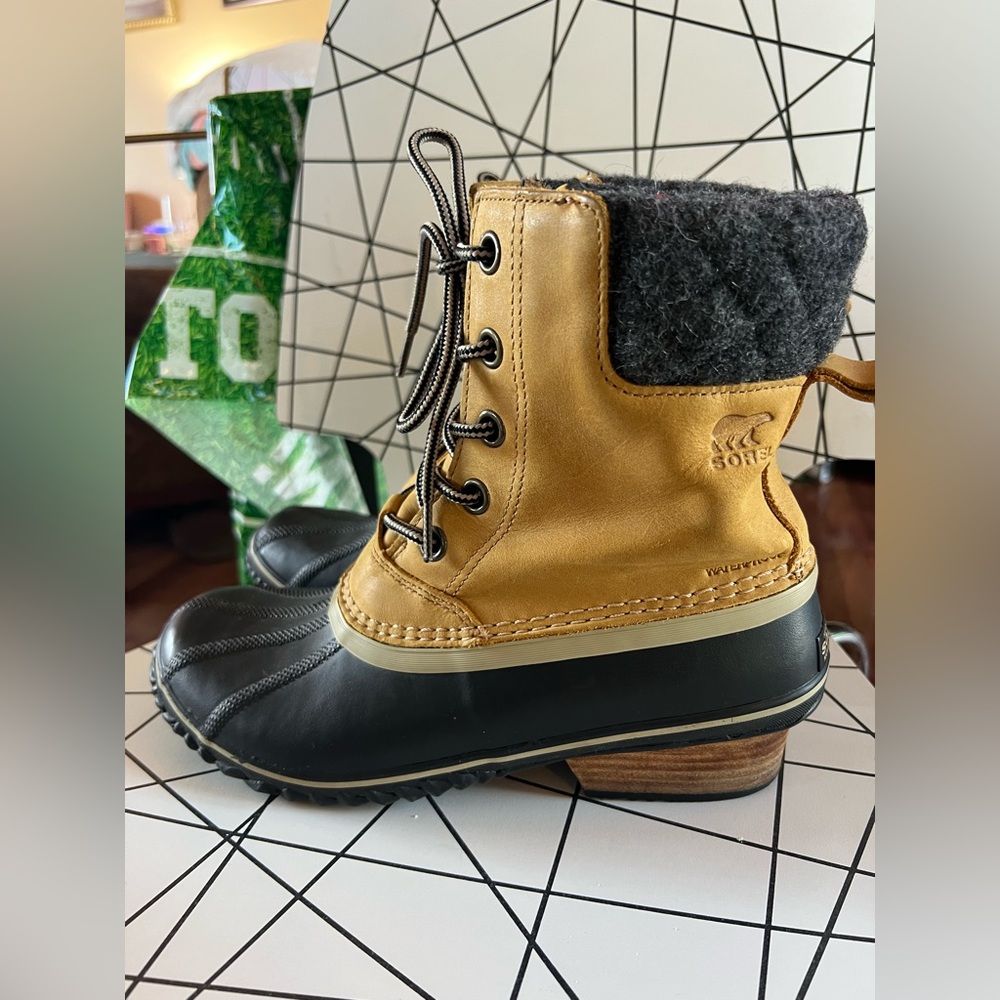 NWOT Sorel slimpack lace II lace boot in elk/blk sz 10